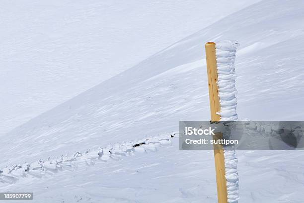 Alpes De Montanha Paisagem Alpina A Jungfraujoch - Fotografias de stock e mais imagens de Alpes Europeus - Alpes Europeus, Ao Ar Livre, Azul