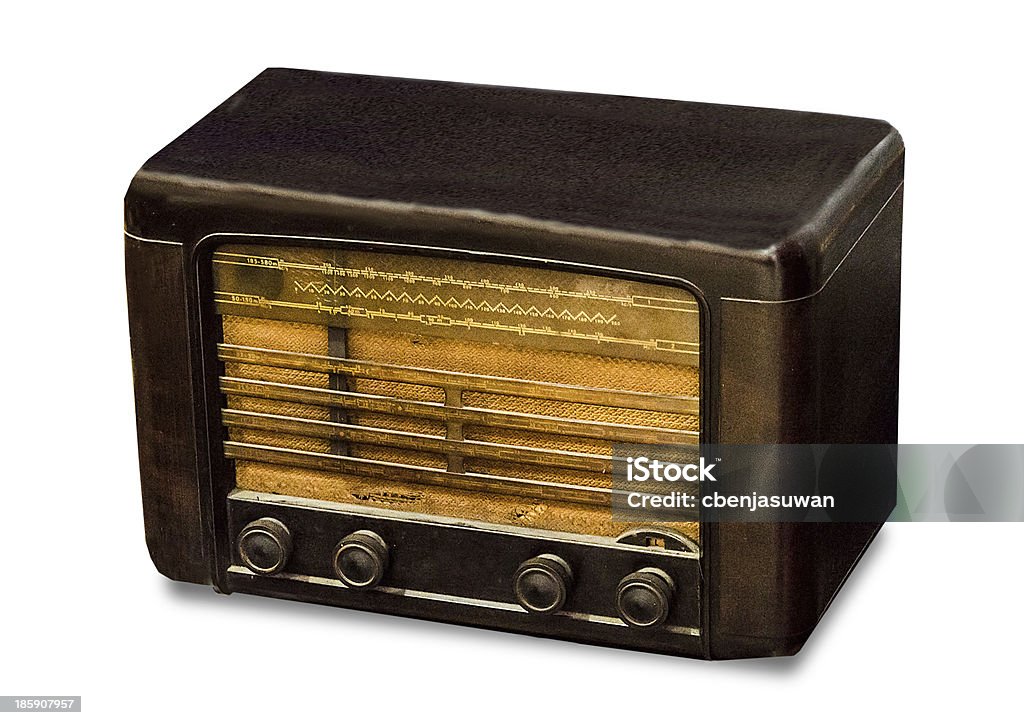 Rádio Vintage isolado no fundo branco - Foto de stock de Comunicação royalty-free