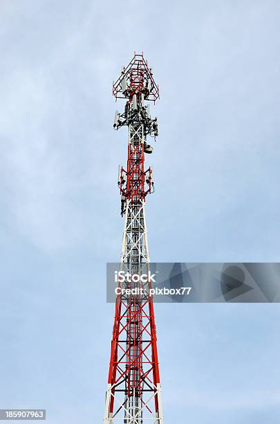 Señalización De Las Células De Mast Foto de stock y más banco de imágenes de Antena - Aparato de telecomunicación - Antena - Aparato de telecomunicación, Antena parabólica, Aparato de telecomunicación