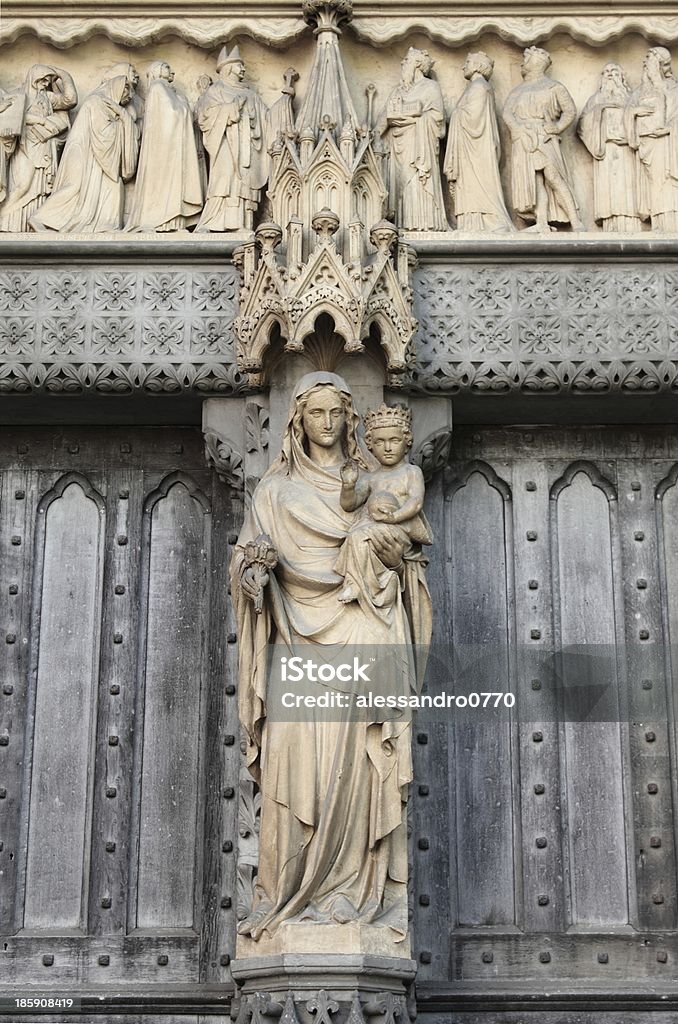 Estatua de la virgen maría con niño jesús - Foto de stock de Anglicano libre de derechos