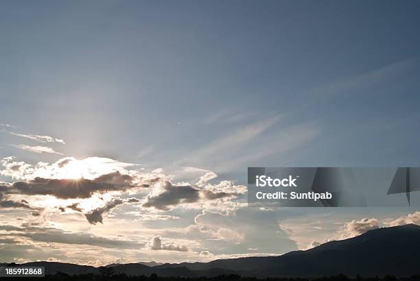 Nubes Oscurecida El Sol Foto de stock y más banco de imágenes de Aire libre - Aire libre, Ajardinado, Anochecer
