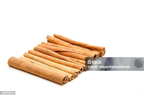 Cinnamon Sticks Stockfoto und mehr Bilder von Braun - Braun, Fotografie, Gewürz