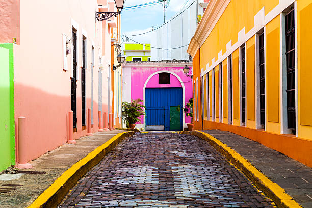 istock Architecture in San Juan Old City 185916710