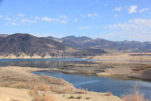 istock Body of water in desert 185918597