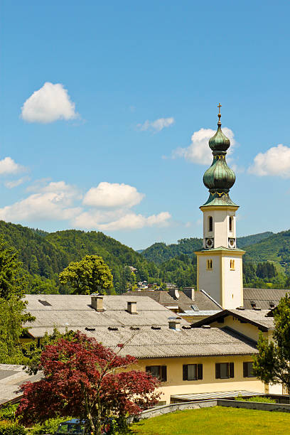 kirche in mountain village - lake amadeus stock-fotos und bilder