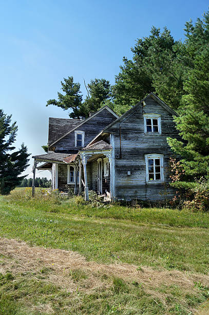 istock Abandoned haunted house, rural landscape, Quebec, Canada 185924701