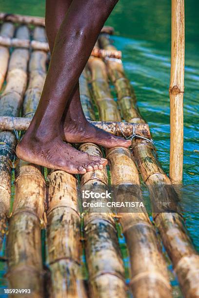 キャプテンの竹船 - 1人のストックフォトや画像を多数ご用意 - 1人, アフリカ民族, オール