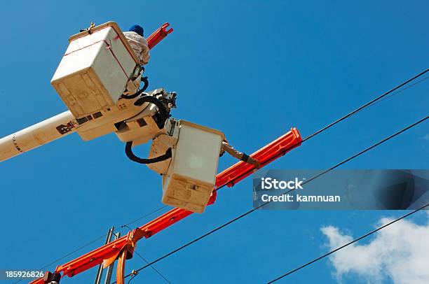 Foto de Manutenção Elétrica e mais fotos de stock de Artigo de vestuário para cabeça - Artigo de vestuário para cabeça, Azul, Capacete - Equipamento