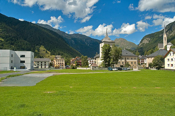 zernez - engadine switzerland europe clear sky - fotografias e filmes do acervo