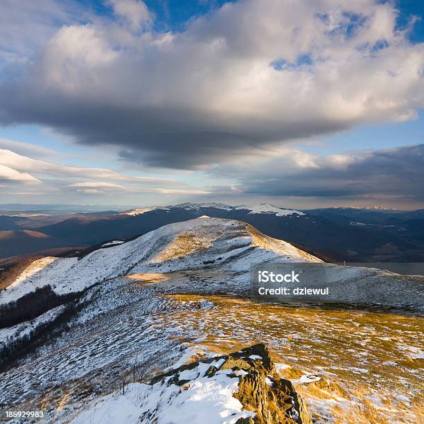 Otoño En Las Montañas De Bieszczady Polonia Foto de stock y más banco de imágenes de Agujero - Agujero, Aire libre, Altiplanicie