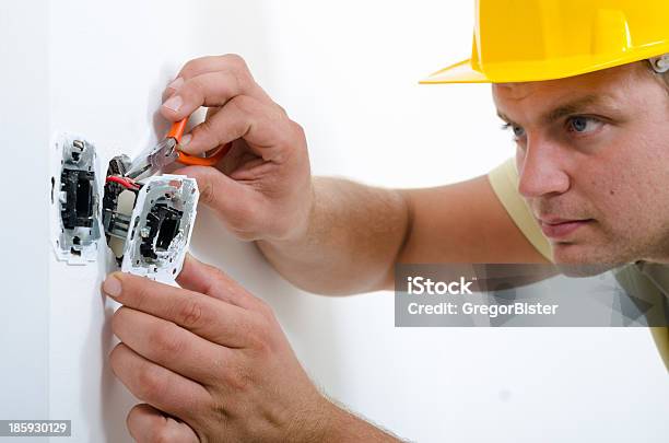 Elektriker Stockfoto und mehr Bilder von Aktivitäten und Sport - Aktivitäten und Sport, Arbeiten, Arbeiter