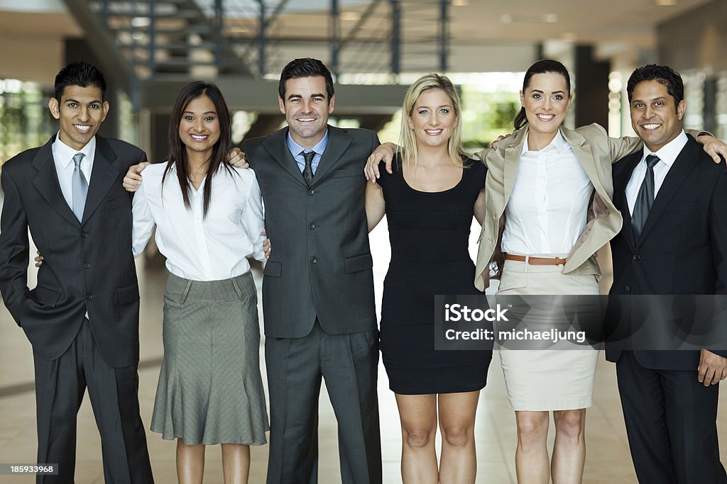 Pessoas de negócios em Pé - Royalty-free Grupo multiétnico Foto de stock