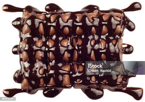 Com Xarope De Chocolate No Fundo Branco - Fotografias de stock e mais imagens de Bolha - Forma - Bolha - Forma, Branco, Castanho