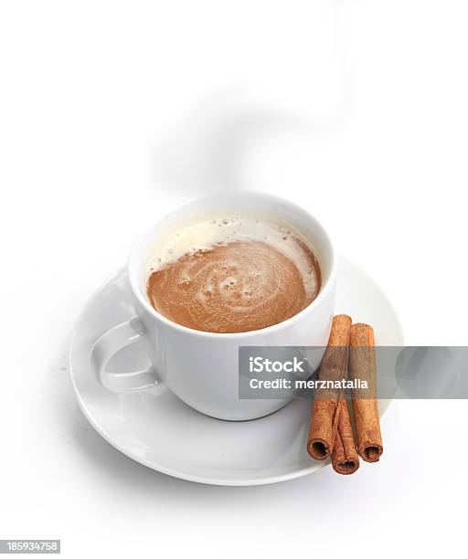 Xícara De Café Com Canela Isolado Em Fundo Branco - Fotografias de stock e mais imagens de Aditivo alimentar - Aditivo alimentar, Aço Inoxidável, Bebida