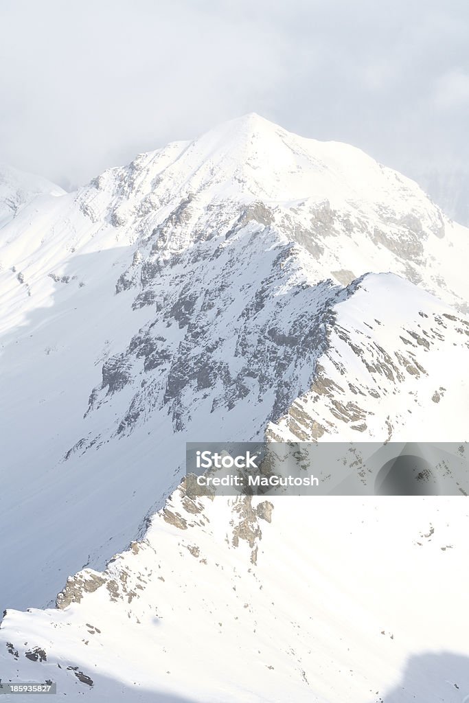 De montagnes enneigées - Photo de Alpes européennes libre de droits
