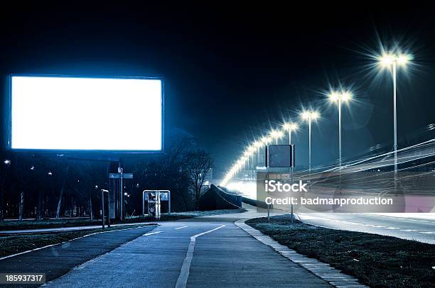 엠티 Bilboard 전자 광고판에 대한 스톡 사진 및 기타 이미지 - 전자 광고판, 밤-하루 시간대, 간판