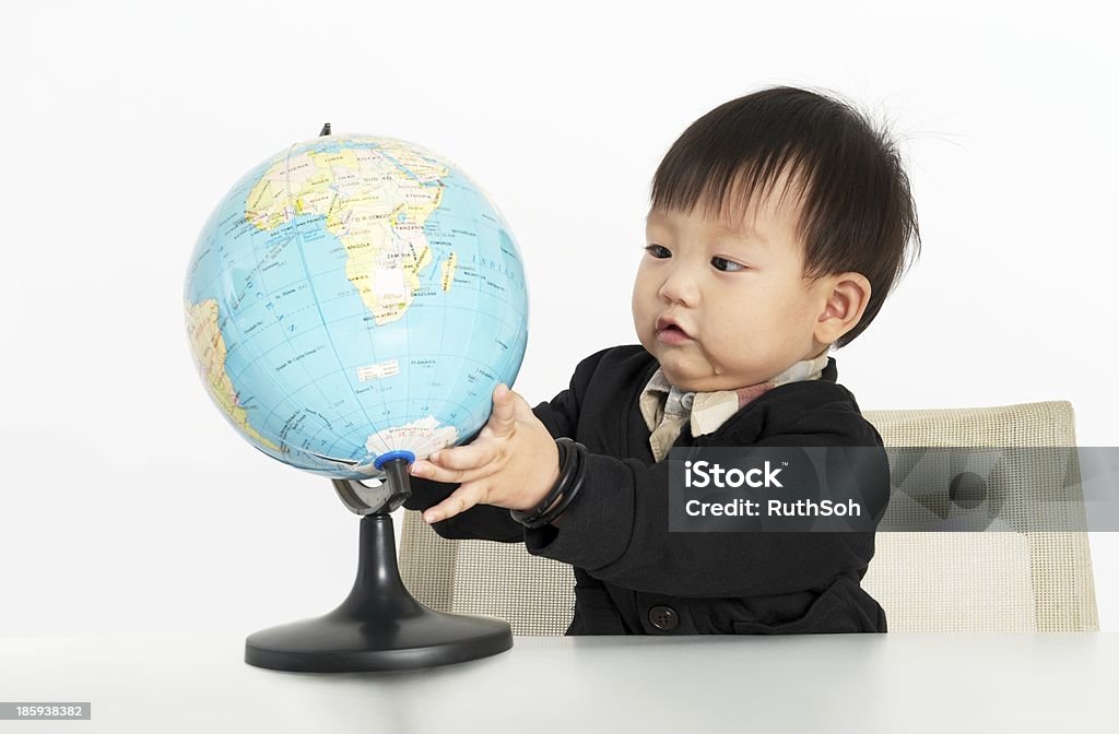 Pequeño niño con globo - Foto de stock de Agarrar libre de derechos