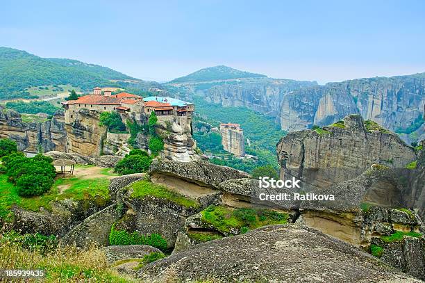 Monasterio De Meteora Grecia Foto de stock y más banco de imágenes de Abadía - Abadía, Acantilado, Aire libre