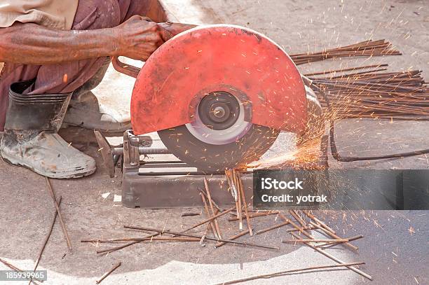 Schneiden Steel Stockfoto und mehr Bilder von Ausrüstung und Geräte - Ausrüstung und Geräte, Baugewerbe, Baumaschine