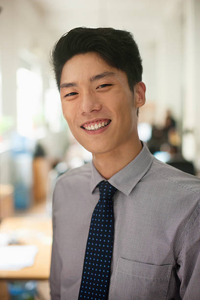 istock Young man smiling in the office, portrait 185943770