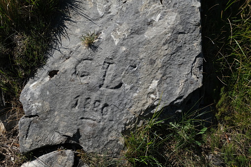 Ancient engraving indicating a path in the Apuan Alps. A mountain path engraved with the date 1880. This is the path that leads from Cervaiole to the Vaso Tondo Pass.