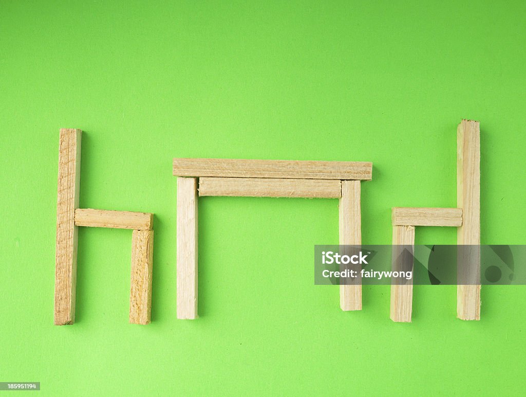 Mesa para dos hechos de bloques de madera - Foto de stock de Acercarse libre de derechos