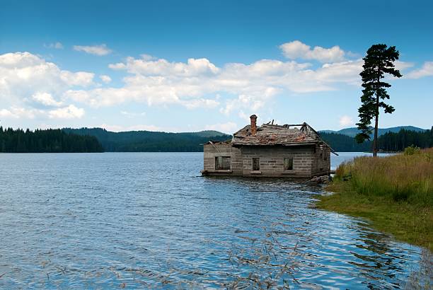 istock mountain lake flood house 185953954