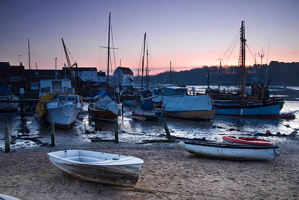 istock Frosty morning in Woodbridge Quay 185955477