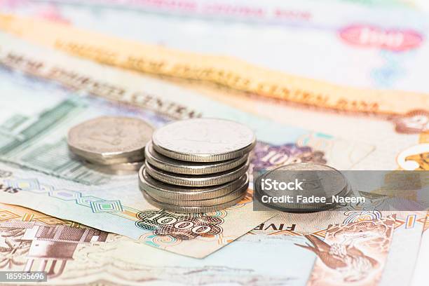 Billetes De Banco Y Monedas De Los Emiratos Árabes Unidos Foto de stock y más banco de imágenes de Asia Occidental