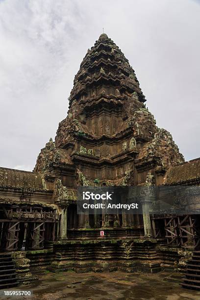 Angkor Wat Foto de stock y más banco de imágenes de Aire libre - Aire libre, Angkor, Arqueología