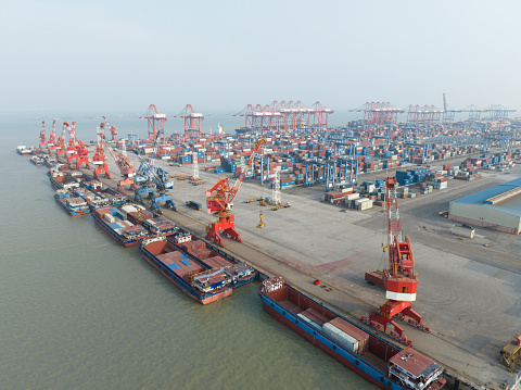 Cross-border shipping port