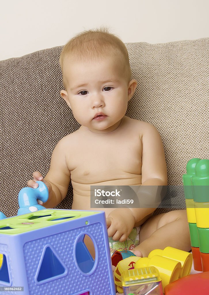 Menina a brincar com brinquedos para bebé - Royalty-free 6-11 meses Foto de stock