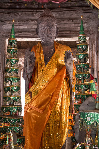 buda estatua angkor wat.  tradición, de la religión, la cultura.  camboya - nobility royal palace of buda budapest palace fotografías e imágenes de stock