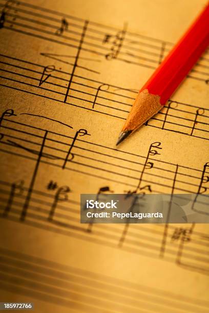 Creazione Di Una Composizione Musicale - Fotografie stock e altre immagini di Antico - Vecchio stile - Antico - Vecchio stile, Armonia, Arte