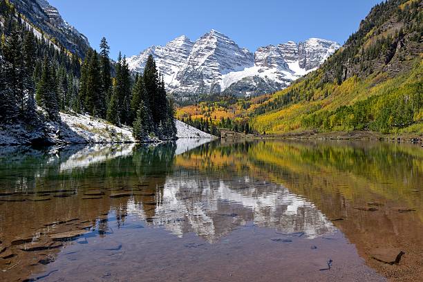 istock Maroon Bells in Autumn 185973052