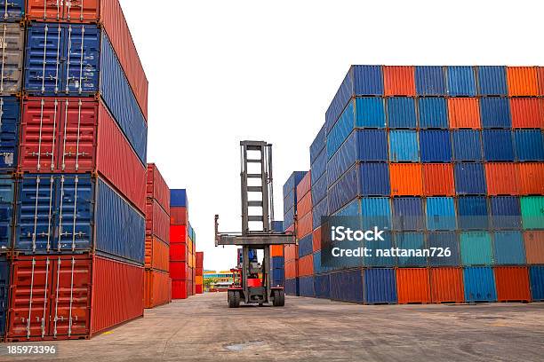 Container Stockfoto und mehr Bilder von Ausrüstung und Geräte - Ausrüstung und Geräte, Behälter, Bildhintergrund