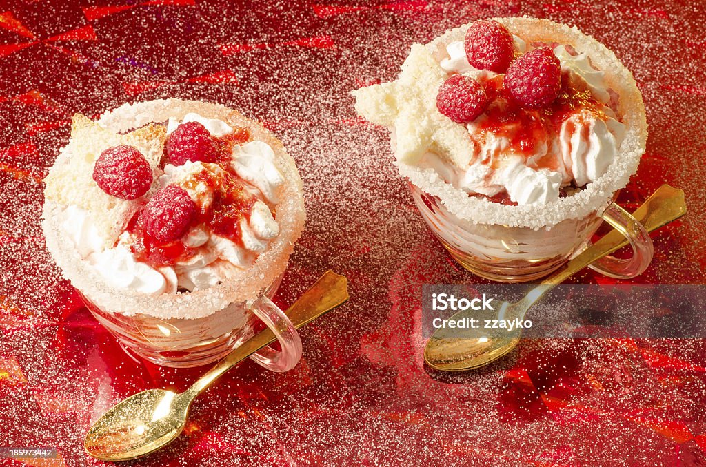 Sobremesas de Natal com decoração em um copo - Foto de stock de Bolo Tipo Trifle royalty-free