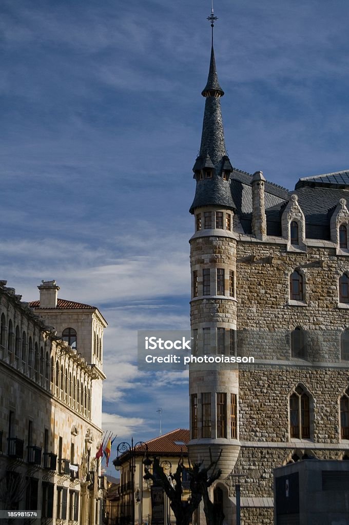 Casa Botines von Gaudi in Leon. - Lizenzfrei Wohnhaus Stock-Foto