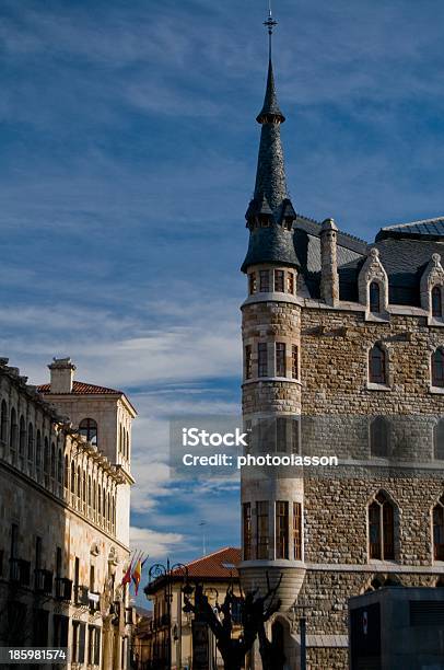 Casa Botines De Gaudi No Leon - Fotografias de stock e mais imagens de Casa - Casa, Cidade, Província de Leão