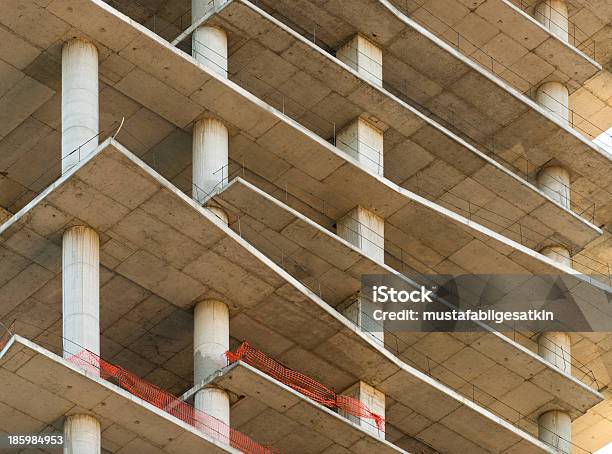 Foto de Construção Do Centro De Negócios e mais fotos de stock de Alto - Descrição Geral - Alto - Descrição Geral, Andaime, Apartamento