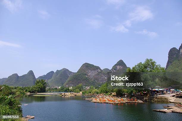 Foto de China Guilin Rafting e mais fotos de stock de Ajardinado - Ajardinado, Aventura, Balsa