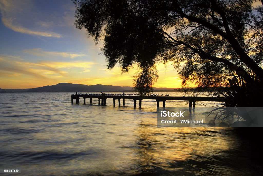 Rotorua-See bei Sonnenuntergang, North Island New Zealand - Lizenzfrei Anlegestelle Stock-Foto