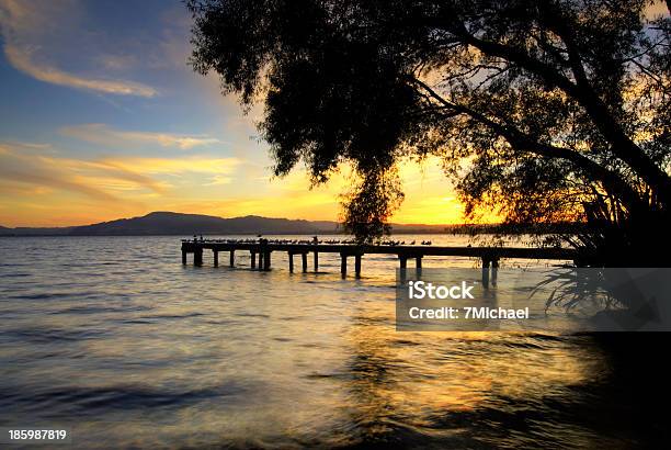 Rotoruasee Bei Sonnenuntergang North Island New Zealand Stockfoto und mehr Bilder von Anlegestelle