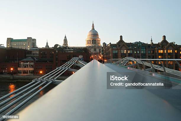 ビューをセントポールから Millenium Bridge In London - 21世紀のストックフォトや画像を多数ご用意 - 21世紀, イギリス, イングランド