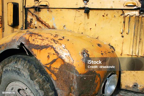 Enferrujada Fender - Fotografias de stock e mais imagens de Abandonado - Abandonado, Antigo, Camião