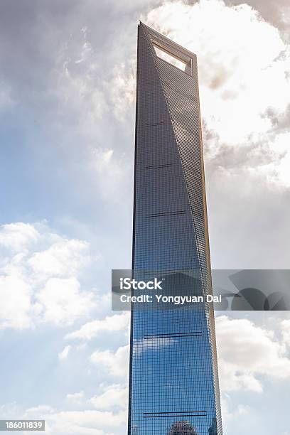 Xangai World Financial Centre Na Luz Solar - Fotografias de stock e mais imagens de Alto - Descrição Física - Alto - Descrição Física, Ao Ar Livre, Arquitetura