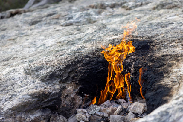 nieugaszony ogień w olimpie w prowincji antalya - chimera zdjęcia i obrazy z banku zdjęć