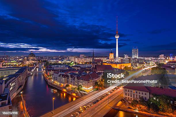 Ciudad De Berlín Foto de stock y más banco de imágenes de Berlín - Berlín, Noche, Vista cenital