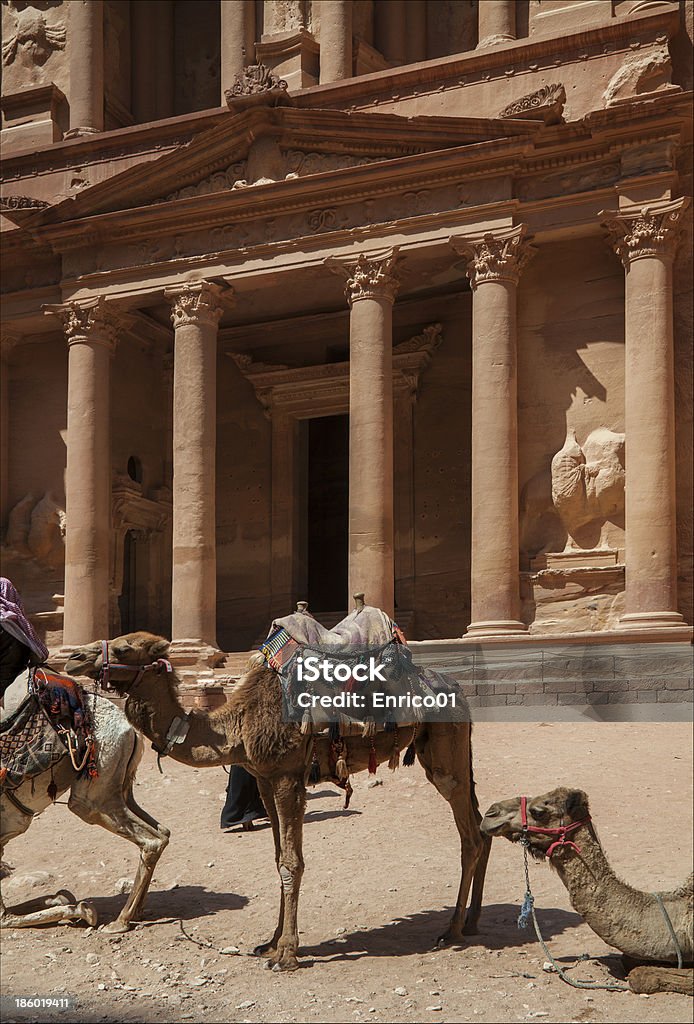 Город Петра в Иордании - Стоковые фото Palace Tomb - Jordan роялти-фри