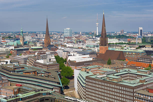 istock Summer day in Hamburg 186028935